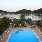 Athos 2* Nidrí