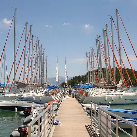 Athos 2* Nydri (Lefkada)