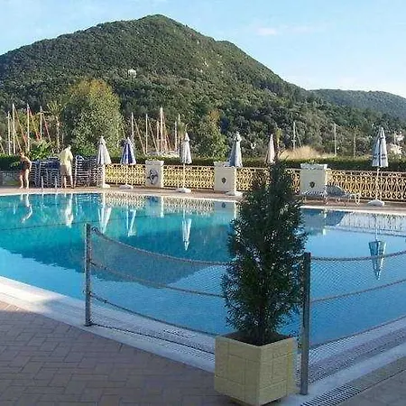 Athos Hotel 2*