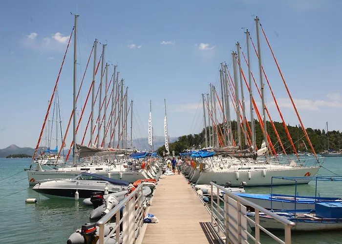 Athos 2* Nydri (Lefkada)